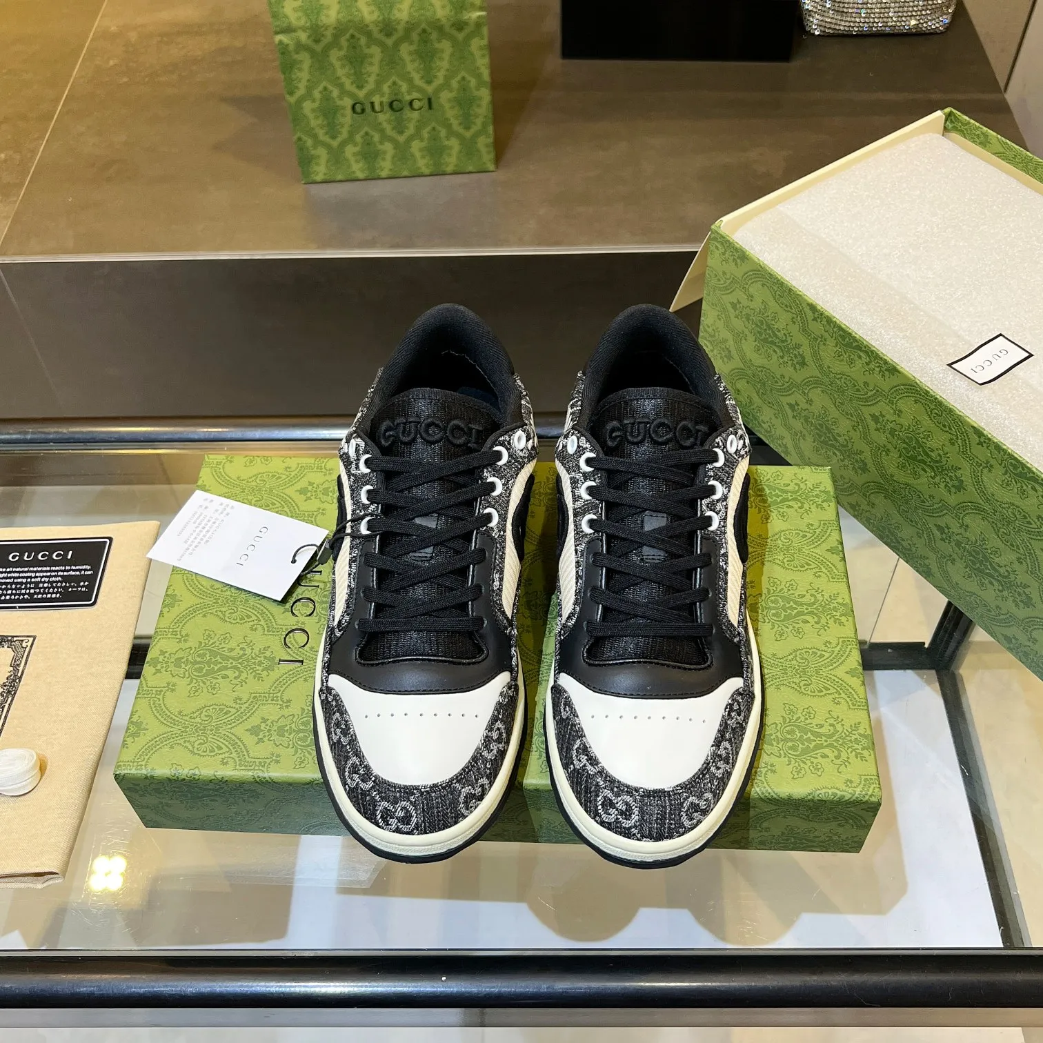👟👟Ex-factory price 520👟👟 Top version, full styling effect, instant sales of the common practice of soft treading in the market, 💣💣💣Gucci2023 early spring Gucci G home latest hot style MAC80 sports shoes couple style casual retro distressed dirty shoes small dirty shoes small white shoes🌸🌸🌸 original purchase and development Production Gucci MAC80 new hot-selling series. The exquisite and compact interlocking double G logo romantically interprets the aesthetic concept of this series. Made of off-white leather, ▪️Material: original customized imported first-layer cowhide ▪️Inner lining: original customized imported breathable mesh ▪️Outsole: original molded two-color TPU outsole ▪️Sole thickness: 3CM ▪️Size: women's 35-40 / men's 39-45